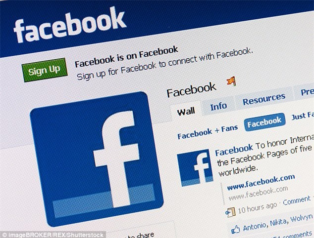 Hai đối tượng nữ vị thành niên thừa nhận đã lập một trang Facebook giả, lấy lý do tặng quần áo trẻ em miễn phí, lợi dụng sự nhẹ dạ cả tin của các mẹ để bắt cóc con họ.