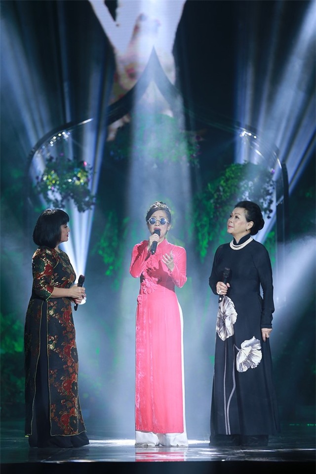 Hong Nhung goi Khanh Ly la than tuong, vi minh la cot den hinh anh 2