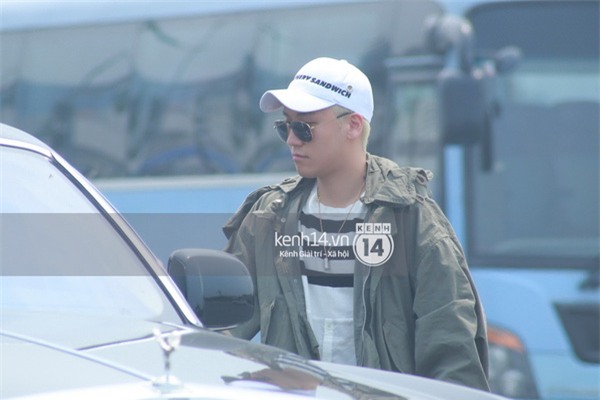 Ảnh và Clip: Seung Ri bất ngờ xuất hiện ở sân bay Nội Bài vào trưa nay - Ảnh 11.