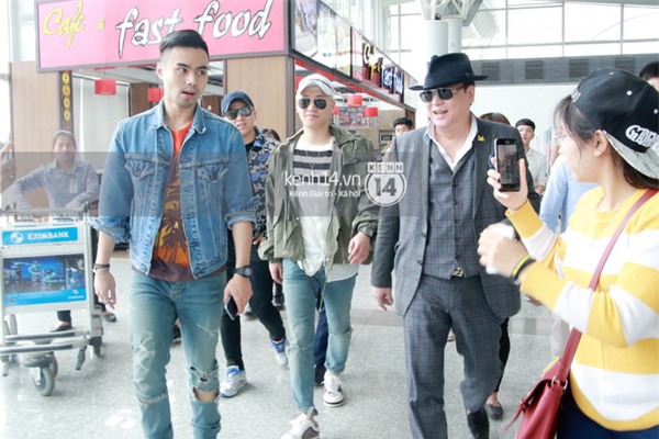 Ảnh và Clip: Seung Ri bất ngờ xuất hiện ở sân bay Nội Bài vào trưa nay - Ảnh 16.
