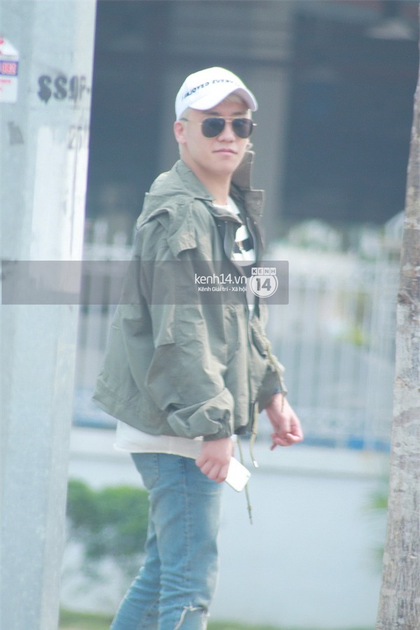 Ảnh và Clip: Seung Ri bất ngờ xuất hiện ở sân bay Nội Bài vào trưa nay - Ảnh 4.