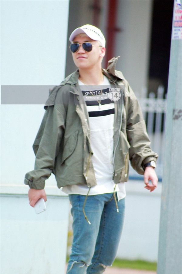 Ảnh và Clip: Seung Ri bất ngờ xuất hiện ở sân bay Nội Bài vào trưa nay - Ảnh 5.