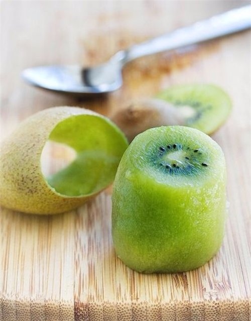 top 9 loai trai cay giup chi em mai mai tuoi tre - 3