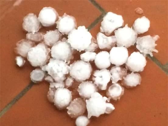 1.000 ngoi nha bi thung mai vi mua da ky luc  hinh anh 2