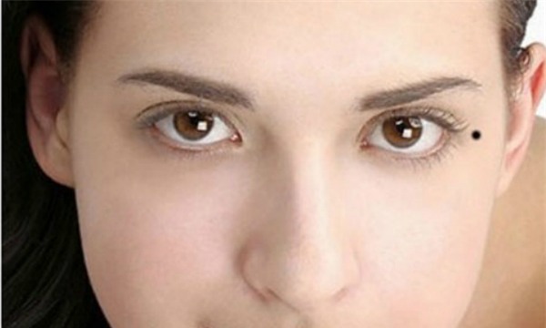 Giải mã bí ẩn nốt ruồi cho biết chuyện tình duyên