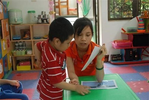 Giot nuoc mat cua co giao day tre tu ky hinh anh 1