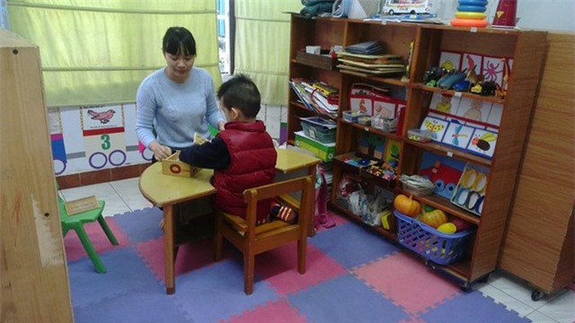 Giot nuoc mat cua co giao day tre tu ky hinh anh 2