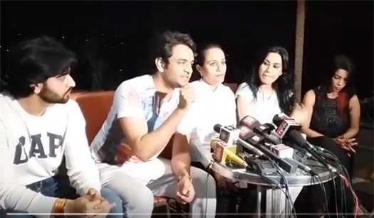 Dong nghiep mo hop bao, doi cong bang cho 'Co dau 8 tuoi' hinh anh 1