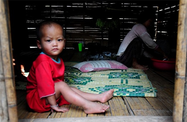 Nhieu nu sinh cap hai mang bung bau den lop hinh anh 3