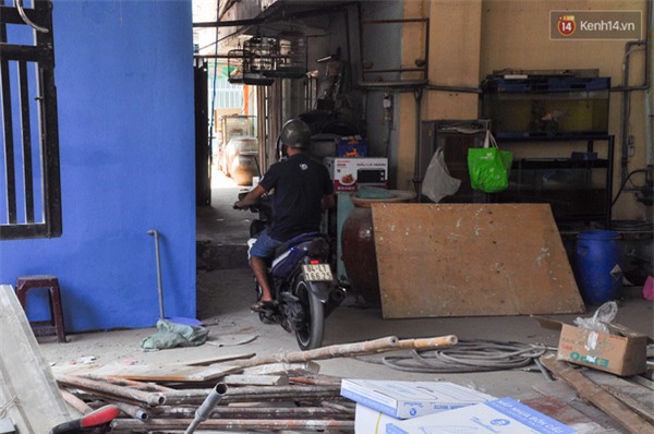 Nâng đường chống ngập ở Sài Gòn, hàng loạt ngôi nhà biến thành... hầm - Ảnh 9.