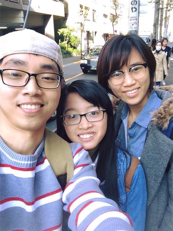 Đức và các bạn tranh thủ đi di lịch bụi sau những giờ học căng thẳng