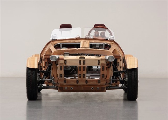 "hut hon" truoc ve dep tinh te cua xe toyota bang go hinh anh 11