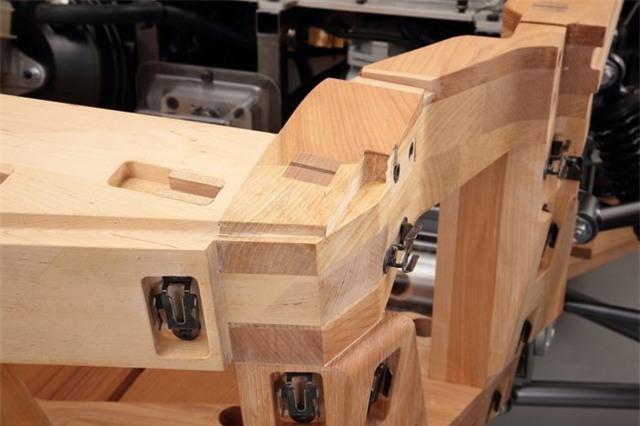 "hut hon" truoc ve dep tinh te cua xe toyota bang go hinh anh 18