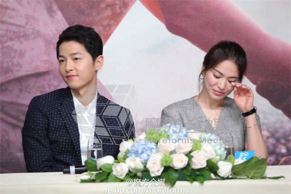 Song Hye Kyo - Song Joong Ki cười tít mắt, tình tứ tại họp báo Hồng Kông - Ảnh 17.