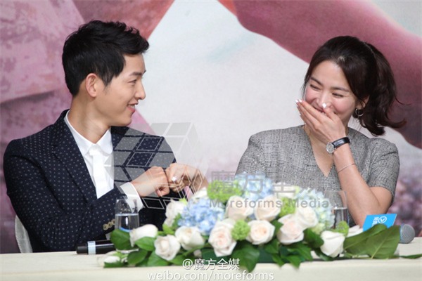 Song Hye Kyo - Song Joong Ki cười tít mắt, tình tứ tại họp báo Hồng Kông - Ảnh 19.