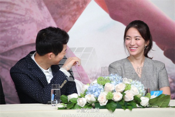 Song Hye Kyo - Song Joong Ki cười tít mắt, tình tứ tại họp báo Hồng Kông - Ảnh 21.