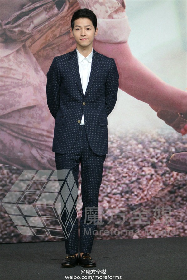 Song Hye Kyo - Song Joong Ki cười tít mắt, tình tứ tại họp báo Hồng Kông - Ảnh 8.