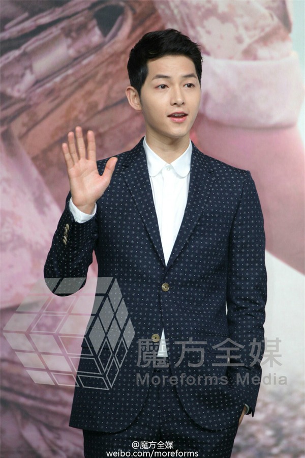 Song Hye Kyo - Song Joong Ki cười tít mắt, tình tứ tại họp báo Hồng Kông - Ảnh 9.