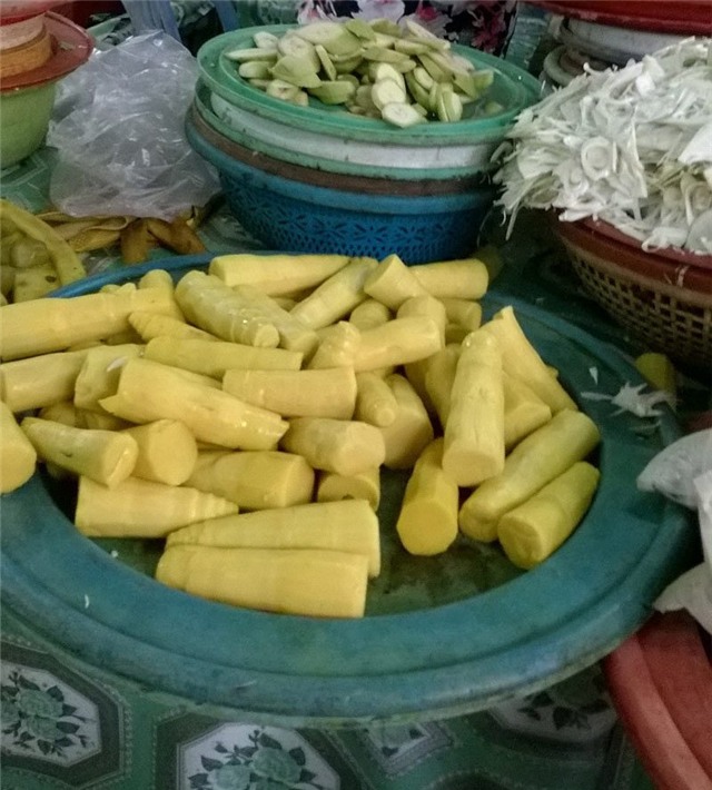 nguoi ban thua nhan nhuom mang bang chat vang o de... dep hinh anh 1