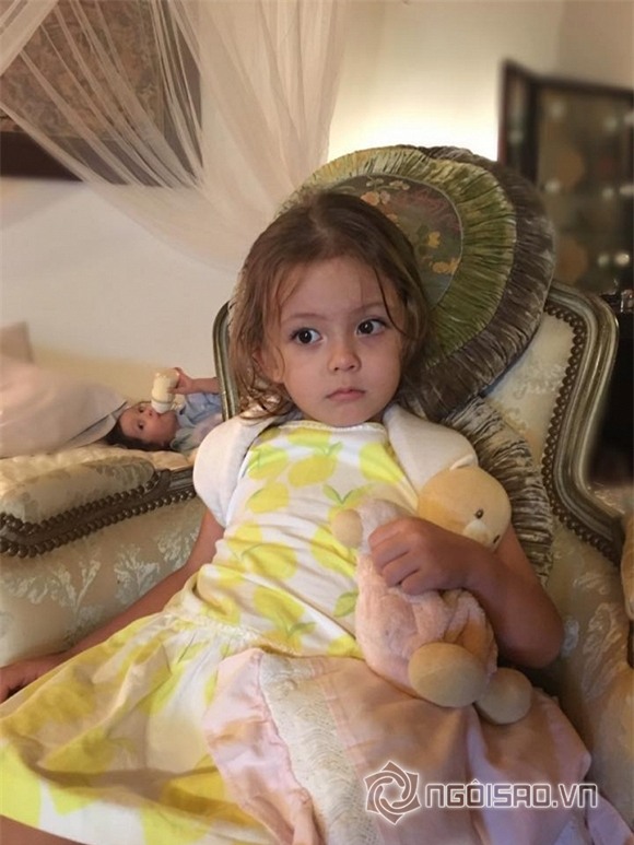 con gái Hồng Nhung 0