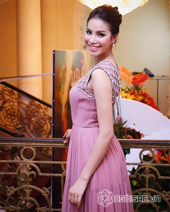 Phạm Hương khoe giọng hát livec cực đỉnh 0