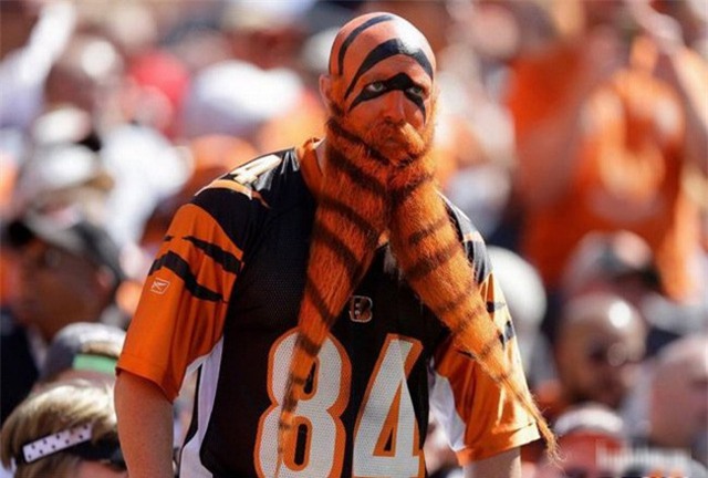 Chị em phải ngã ngửa khi nhìn thấy anh ấy.