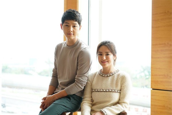 Song Hye Kyo - Song Joong Ki đẹp lung linh như đôi tình nhân ở Hồng Kông - Ảnh 16.