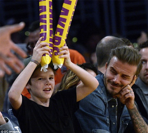 David Beckham trêu Cruz ngượng chín mặt khi nhìn thấy nữ cheerleader xinh đẹp - Ảnh 4.