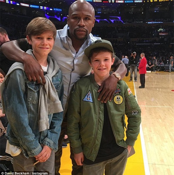 David Beckham trêu Cruz ngượng chín mặt khi nhìn thấy nữ cheerleader xinh đẹp - Ảnh 6.