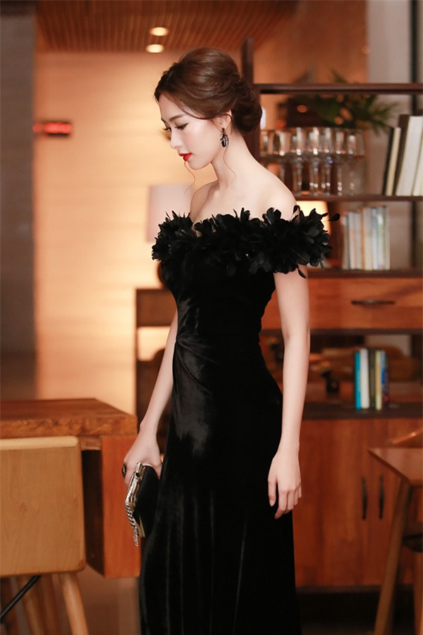 Đặng Thu Thảo đẹp không góc chết, khoe vai trần gợi cảm trong sự kiện - Ảnh 3.