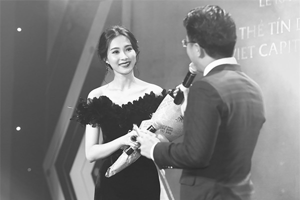 Đặng Thu Thảo đẹp không góc chết, khoe vai trần gợi cảm trong sự kiện - Ảnh 7.