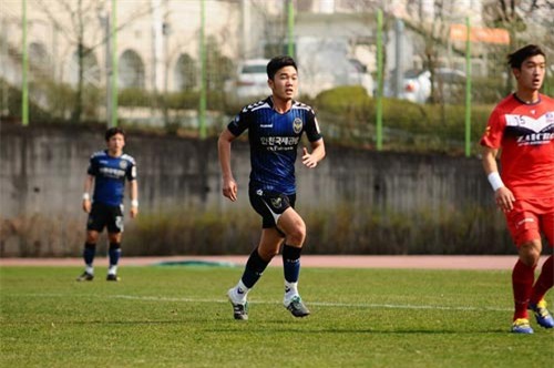 Xuân Trường, tiền vệ Việt Nam, K-League, Incheon United, Công Phượng, Tuấn Anh