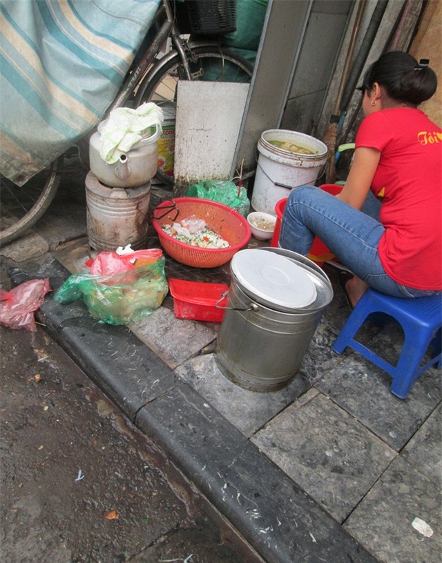  Mặc kệ sự bẩn thỉu đằng sau đó. 