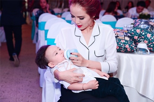 con trai diem huong khien me bi 