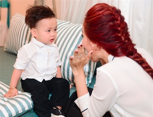 con trai diem huong khien me bi 