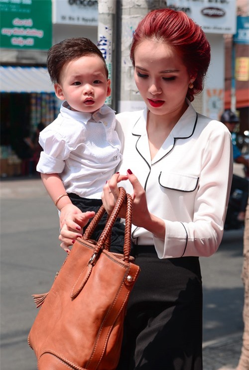 con trai diem huong khien me bi