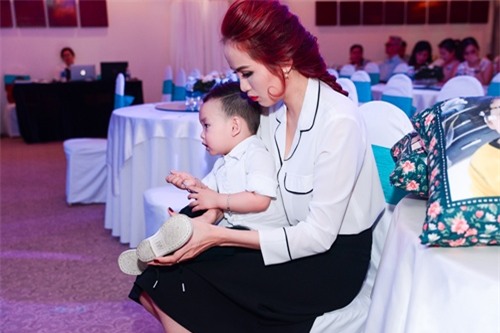 con trai diem huong khien me bi 