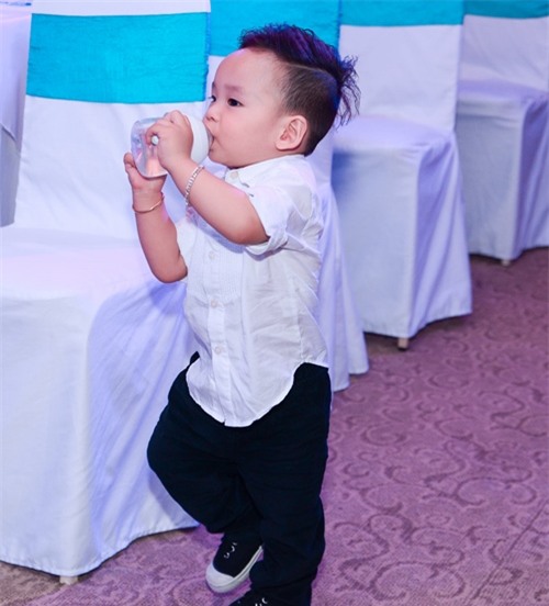 con trai diem huong khien me bi 