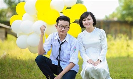 Nguyễn Thị Hà Giang (phải) giành 6 học bổng ĐH Mỹ mùa tuyển sinh năm nay. Và một suất học bổng trong số đó trị giá tới gần 6 tỷ đồng.
