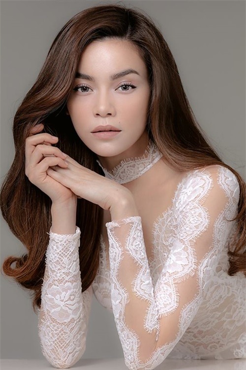 make up nhu khong, ha ho van quyen ru