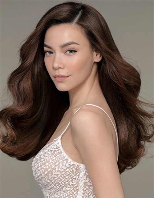 make up nhu khong, ha ho van quyen ru