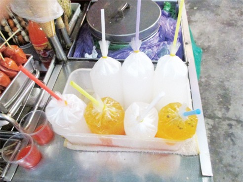 Nguy cơ ảnh hưởng sức khỏe từ những đồ uống giải khát pha sẵn. Ảnh: Khánh Hải