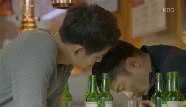 “Hậu Duệ Mặt Trời”: Song Joong Ki say xỉn tại nhà người yêu, gặp ngay mẹ vợ tương lai - Ảnh 4.