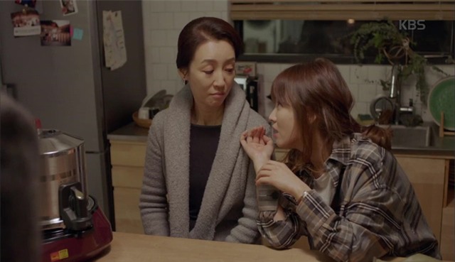 “Hậu Duệ Mặt Trời”: Song Joong Ki say xỉn tại nhà người yêu, gặp ngay mẹ vợ tương lai - Ảnh 8.