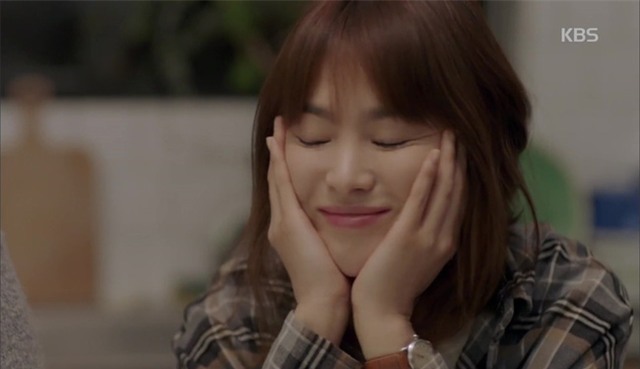 “Hậu Duệ Mặt Trời”: Song Joong Ki say xỉn tại nhà người yêu, gặp ngay mẹ vợ tương lai - Ảnh 9.