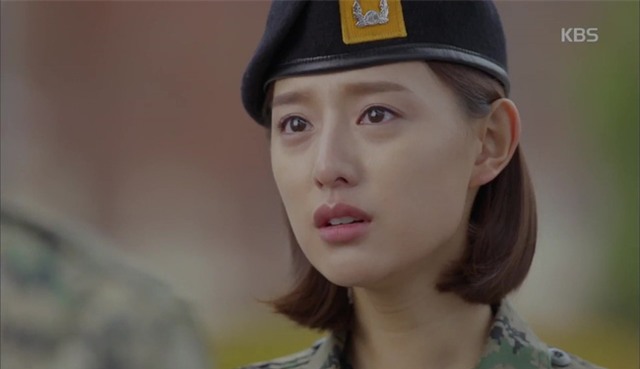 “Hậu Duệ Mặt Trời”: Đừng sợ! Song Joong Ki dù bê bết máu vẫn sẽ ổn cả thôi! - Ảnh 31.