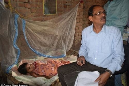 co gai 25 tuoi bi teo nho co the nhu be so sinh hinh anh 3