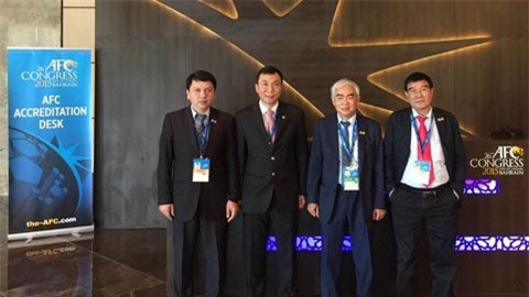 “chu tich vff van khoe, noi tieng anh luu loat”! hinh anh 1