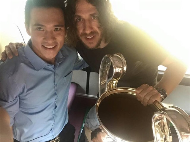 Công Vinh khen danh thủ Carles Puyol thân thiện - Ảnh 1.