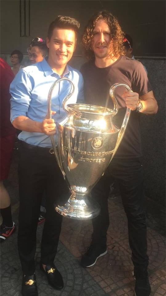 Công Vinh khen danh thủ Carles Puyol thân thiện - Ảnh 2.